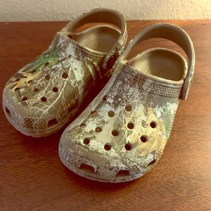 Little Boy Realtree Camo Crocs Size 9